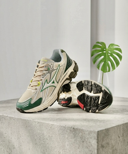 کتونی اسپرت مردانه میزانو (Mizuno) رنگ کرم و سبز یشمی