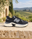 نمای بیرونی کتونی زنانه New Balance و نشان کناری آن